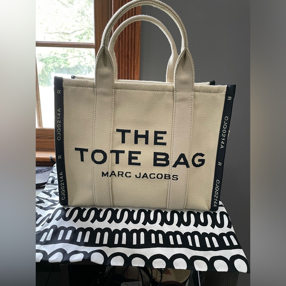 Marc Jacobs The Tote Bag cream & black woven 
& 2 straps